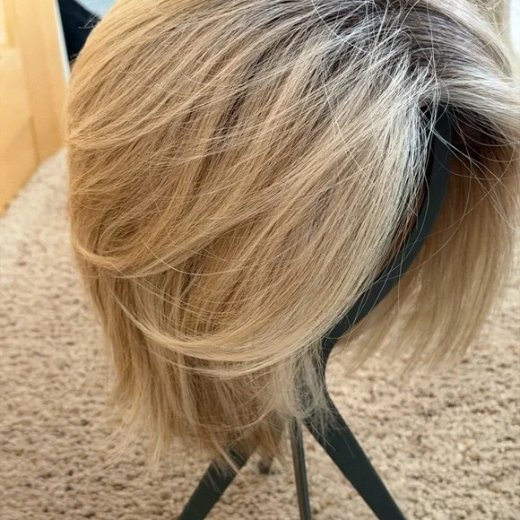 Raquel Welch In Charge in 1923SS Platinum Blonde rooted lace front wig - Picture 5 of 5